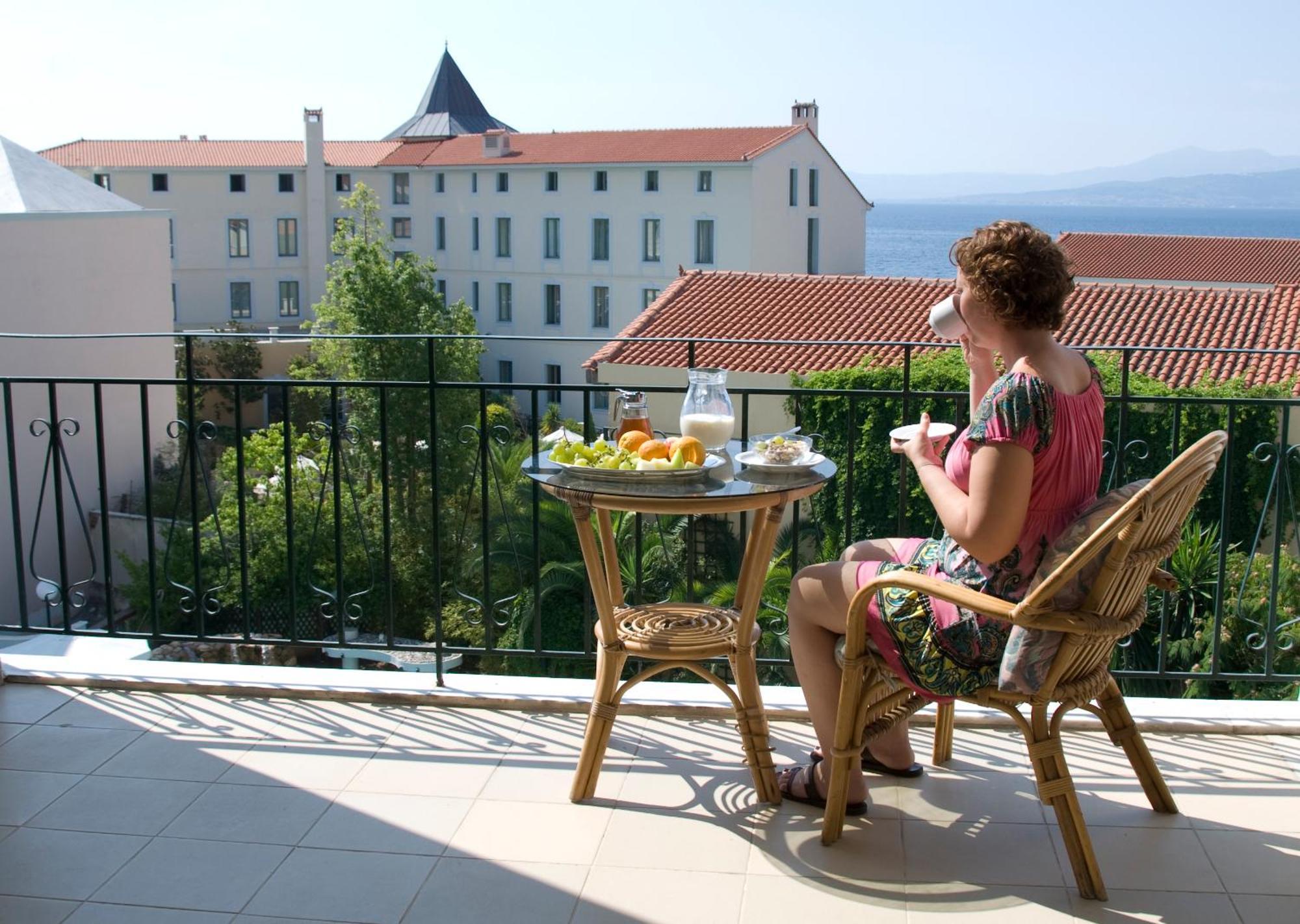 Kentrikon Hotel & Spa Лутра-Едіпсу Екстер'єр фото